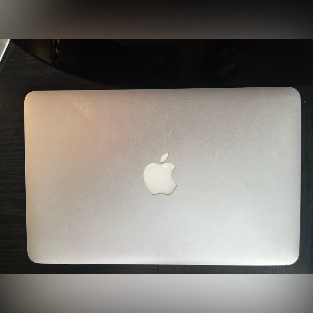 OR BEST OFFER!!! Apple Silver MacBook Pro Sleek Design Unibody Construction